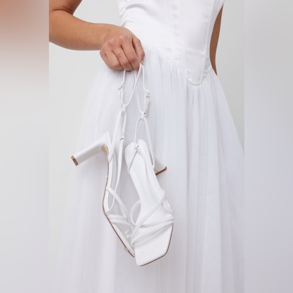 Hello Molly White Strappy Heels 7.5 - Picture 3 of 7